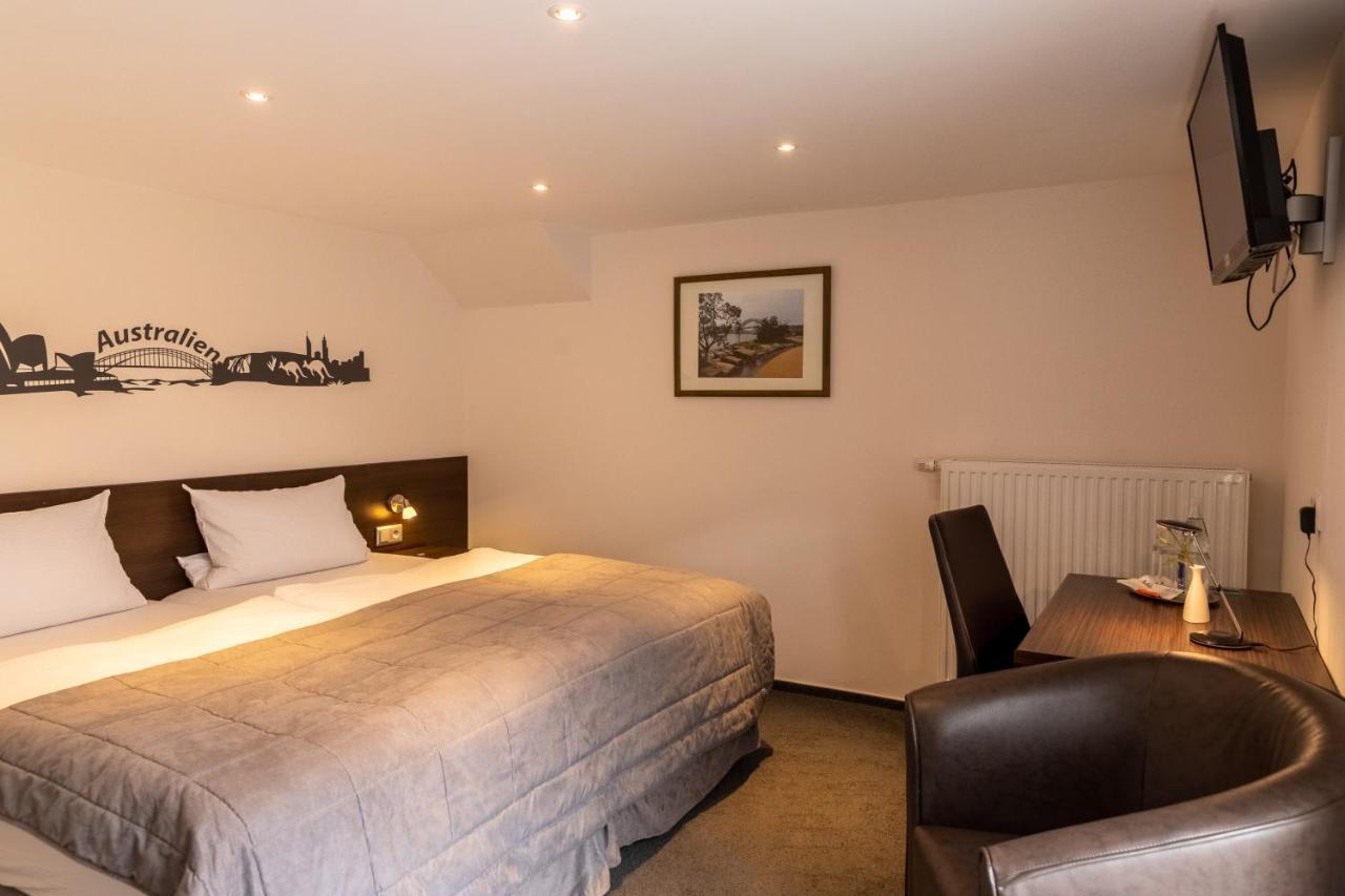 Hotel Zur Post Ochsendorf เคอนิกสลูทเทอร์ อัม เอล์ม ภายนอก รูปภาพ