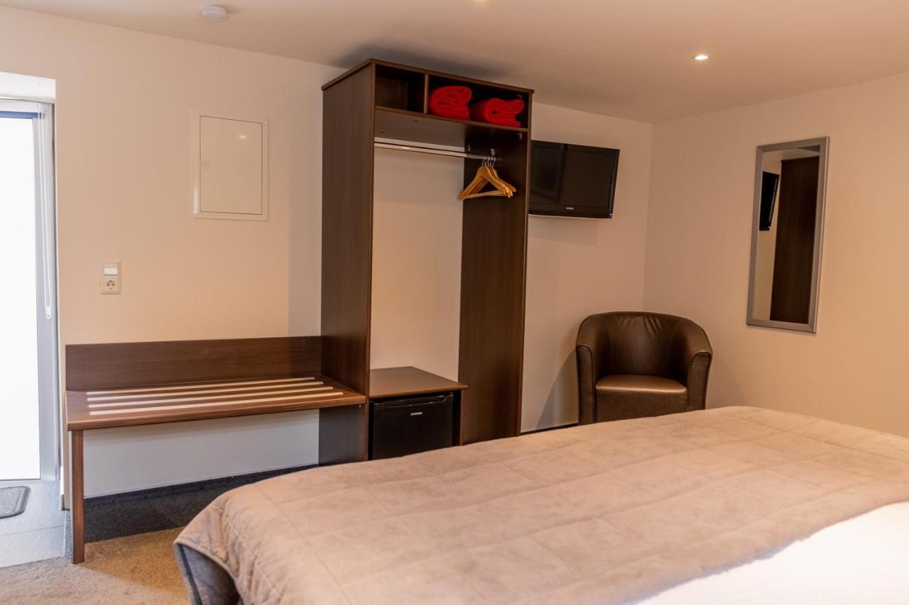Hotel Zur Post Ochsendorf เคอนิกสลูทเทอร์ อัม เอล์ม ภายนอก รูปภาพ