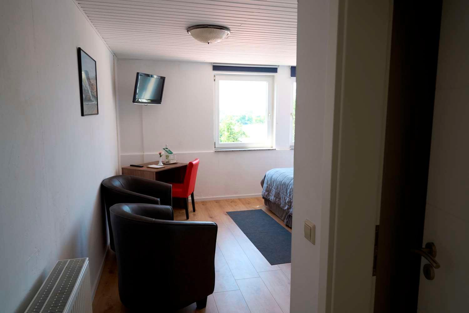 Hotel Zur Post Ochsendorf เคอนิกสลูทเทอร์ อัม เอล์ม ภายนอก รูปภาพ