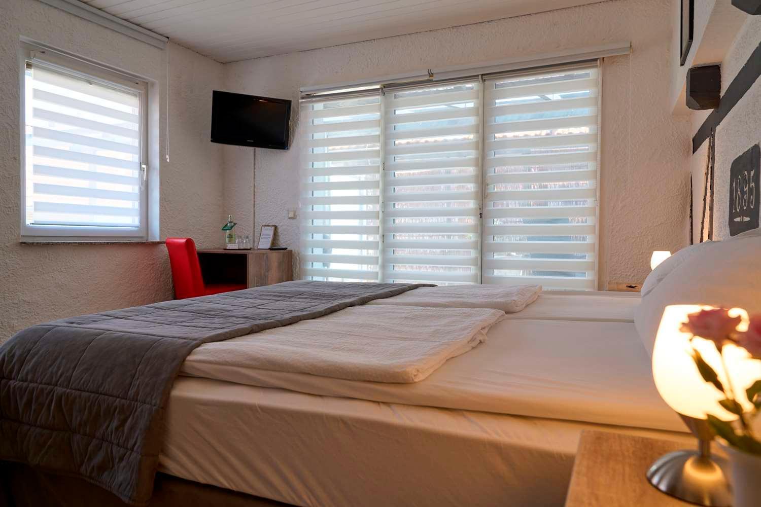 Hotel Zur Post Ochsendorf เคอนิกสลูทเทอร์ อัม เอล์ม ภายนอก รูปภาพ
