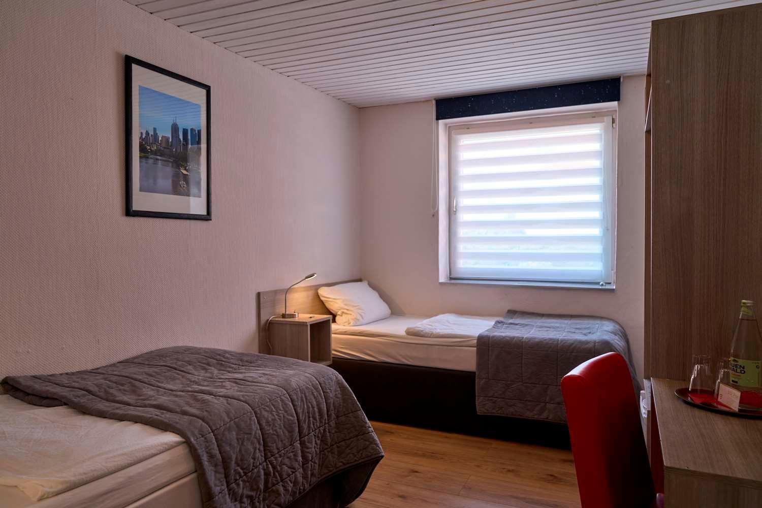 Hotel Zur Post Ochsendorf เคอนิกสลูทเทอร์ อัม เอล์ม ภายนอก รูปภาพ