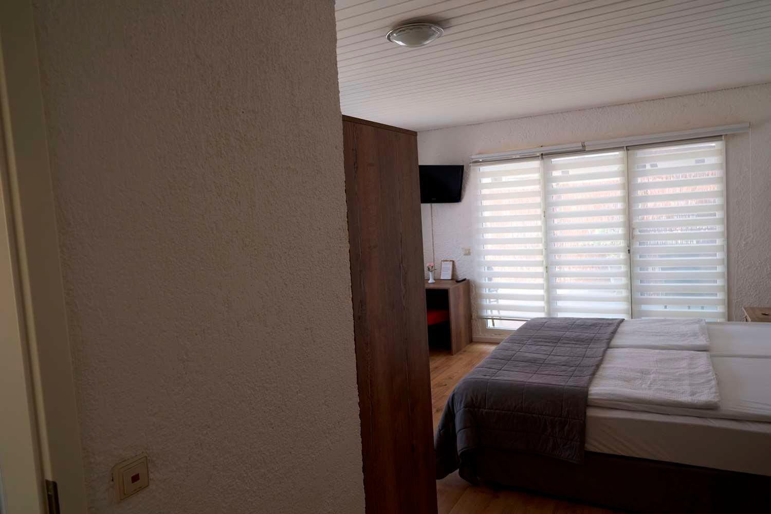 Hotel Zur Post Ochsendorf เคอนิกสลูทเทอร์ อัม เอล์ม ภายนอก รูปภาพ