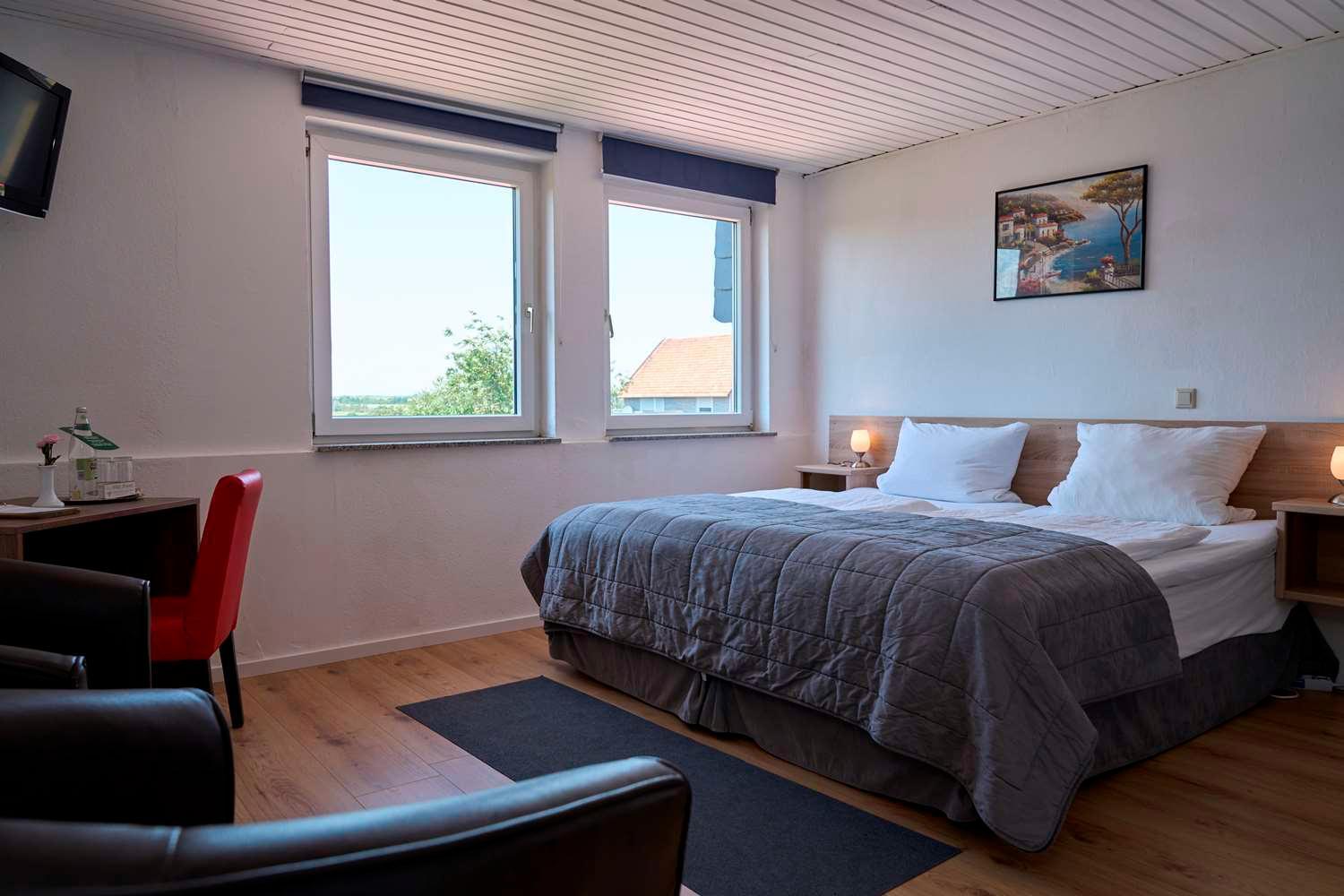 Hotel Zur Post Ochsendorf เคอนิกสลูทเทอร์ อัม เอล์ม ภายนอก รูปภาพ
